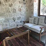 Guelsen -doga Manzarali Bahce Kati Aparthotel Kaş