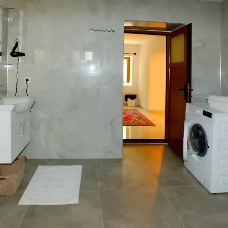 Guelsen -doga Manzarali Bahce Kati קס