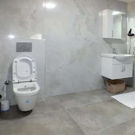 Guelsen -doga Manzarali Bahce Kati