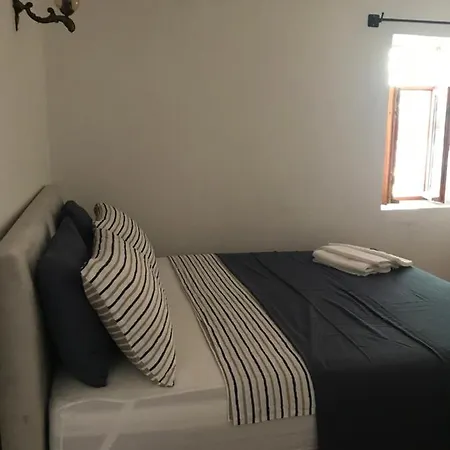 Guelsen -doga Manzarali Bahce Kati קס