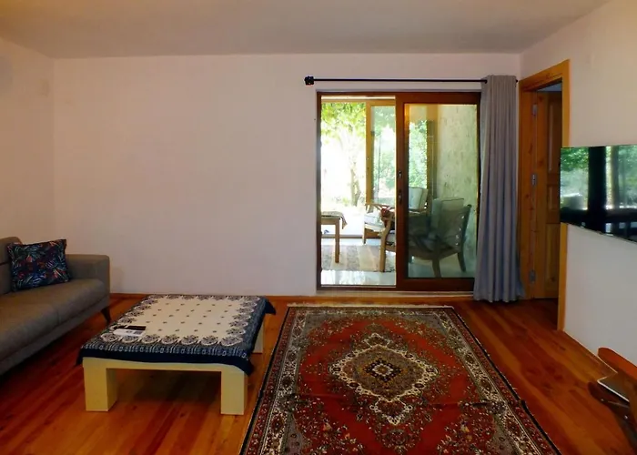 Guelsen -doga Manzarali Bahce Kati *